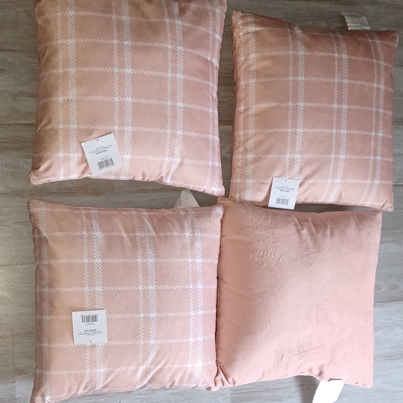Stylish NWT Plaid Peach 4 Pillow Set - 16x16 Home Decor Throw Pillow Fall Trendy - Picture 1 of 1